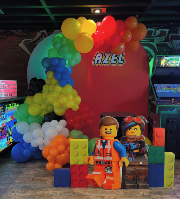 LEGO THEME 30 PPL